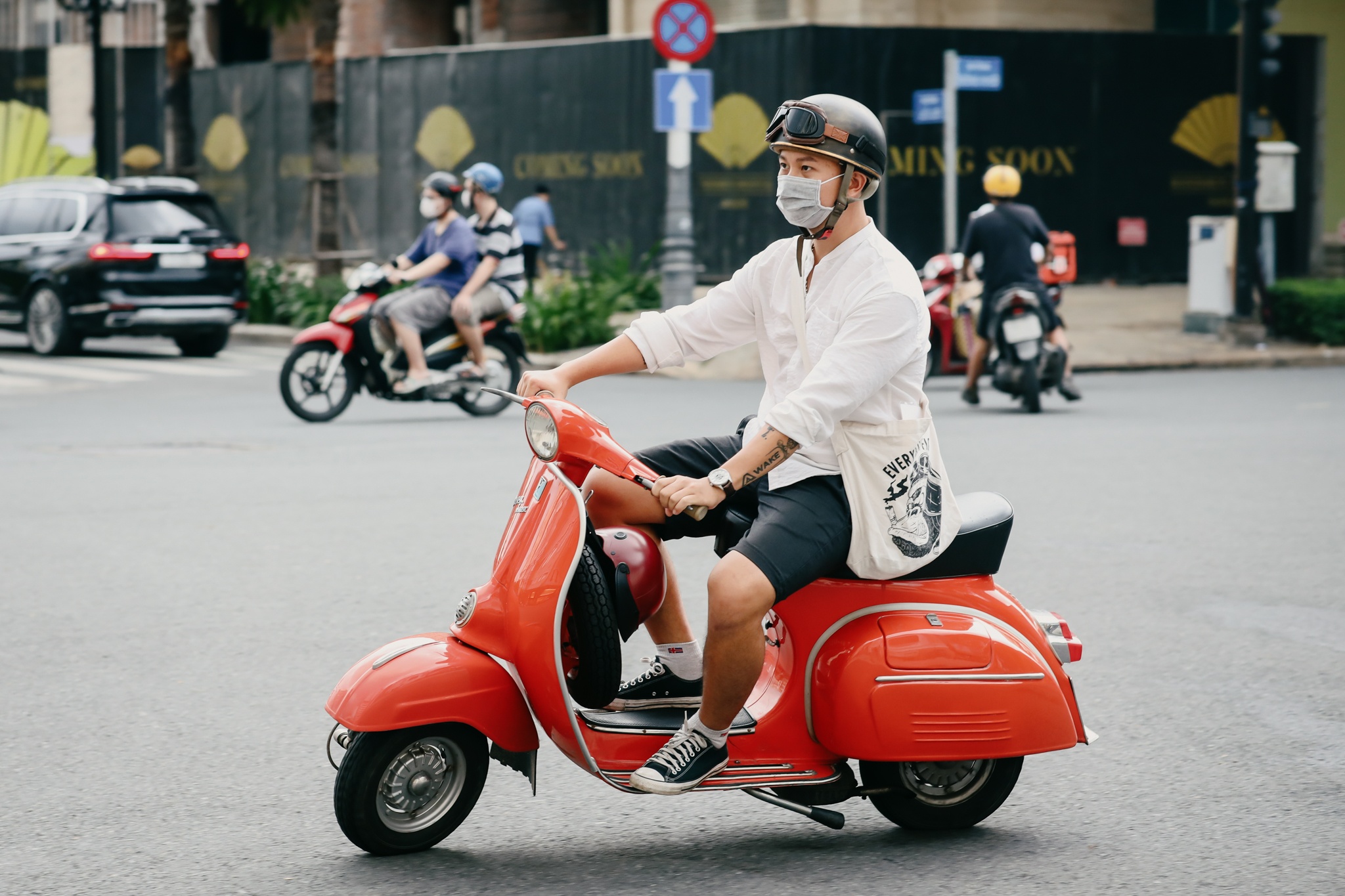 gu thoi trang cua gioi tre TPHCM sau gian cach anh 4