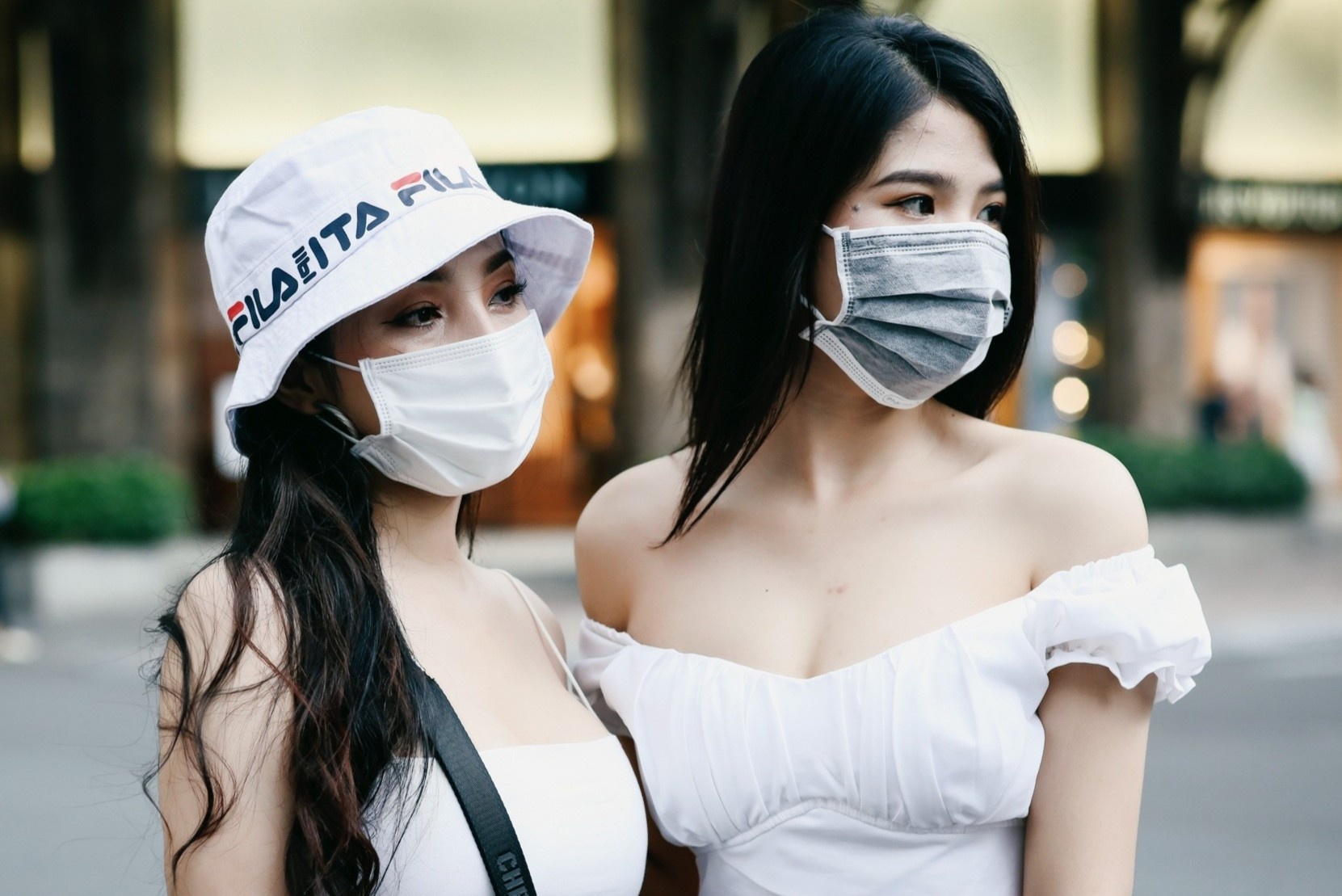 Thoi trang dao pho cua gioi tre TP.HCM sau gian cach hinh anh