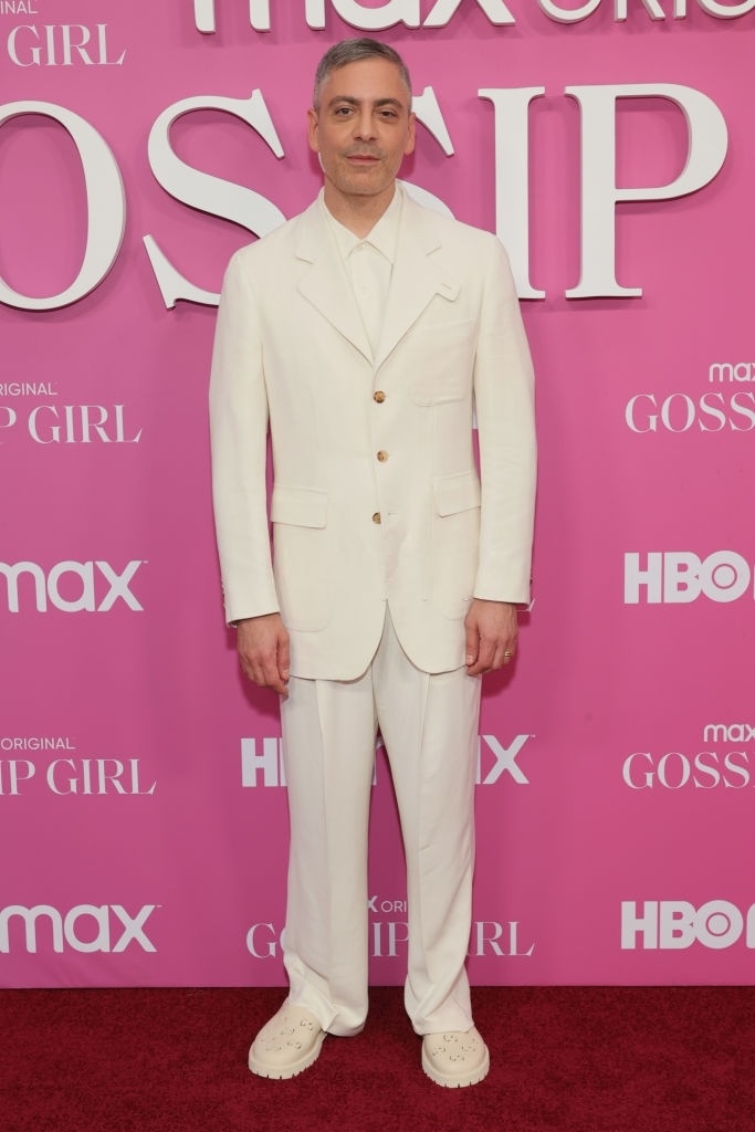 Cách giúp nam giới mặc đồ có màu sắc nổi bật ảnh 2 Cach giup nam gioi mac do co mau sac noi bat anh 2