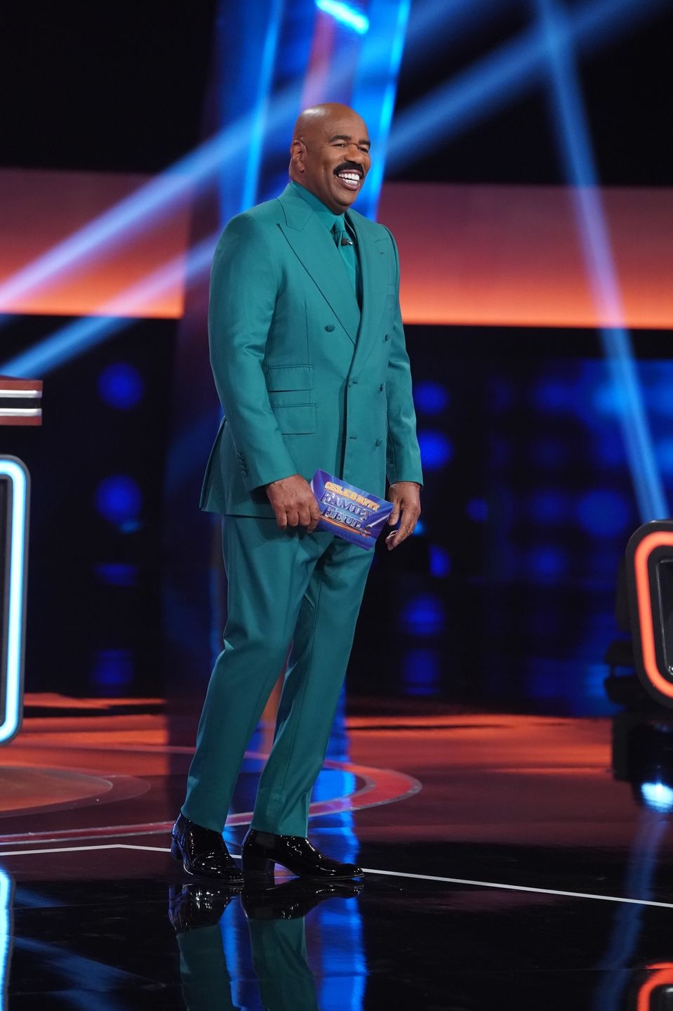 Cách giúp nam giới mặc đồ có màu sắc nổi bật ảnh 3 Cach giup nam gioi mac do co mau sac noi bat anh 3