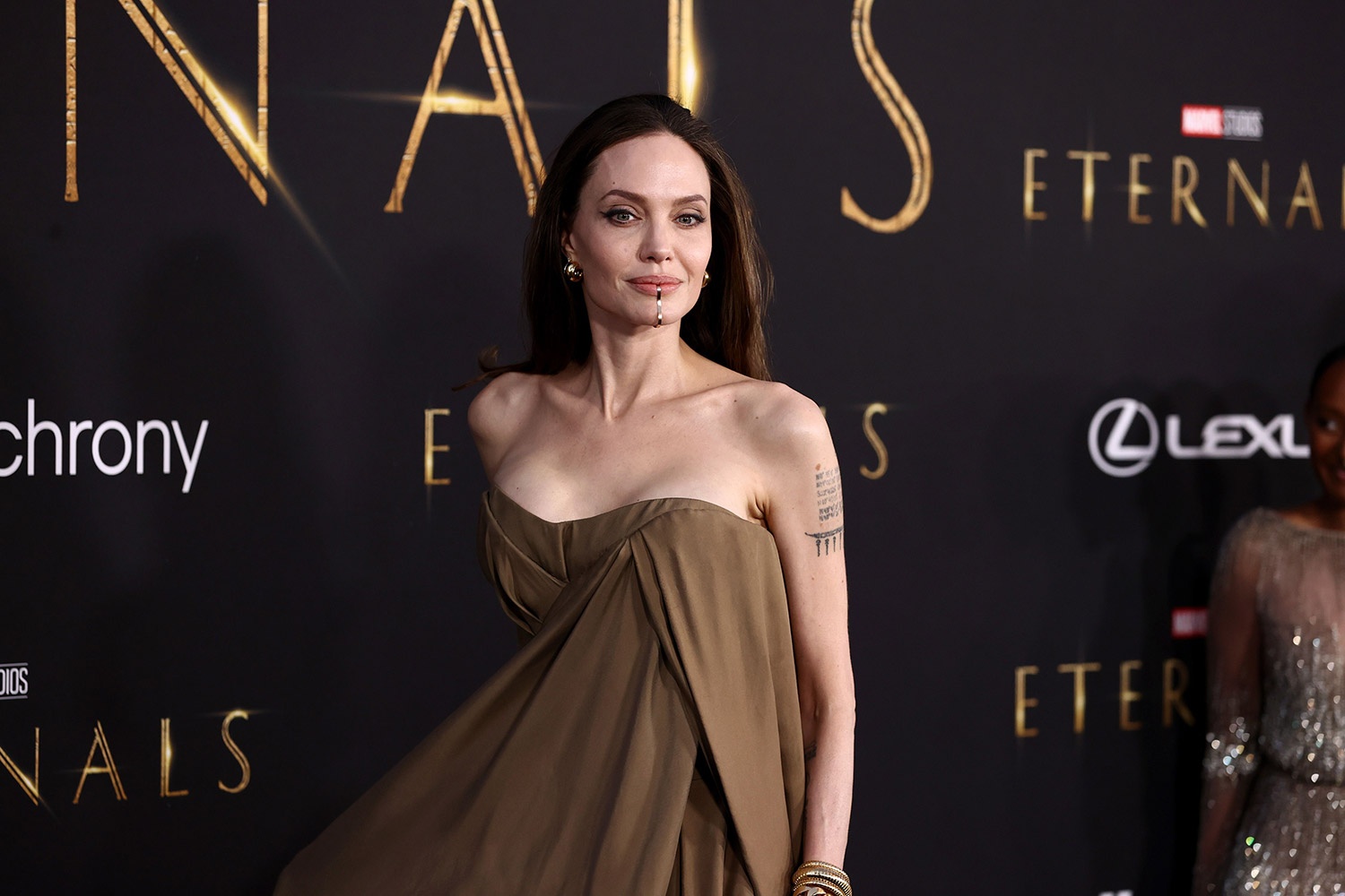 Gu thoi trang cua Angelina Jolie o tuoi 46 anh 4