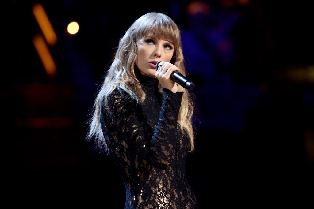 Taylor Swift khoe dang voi bodysuit anh 1