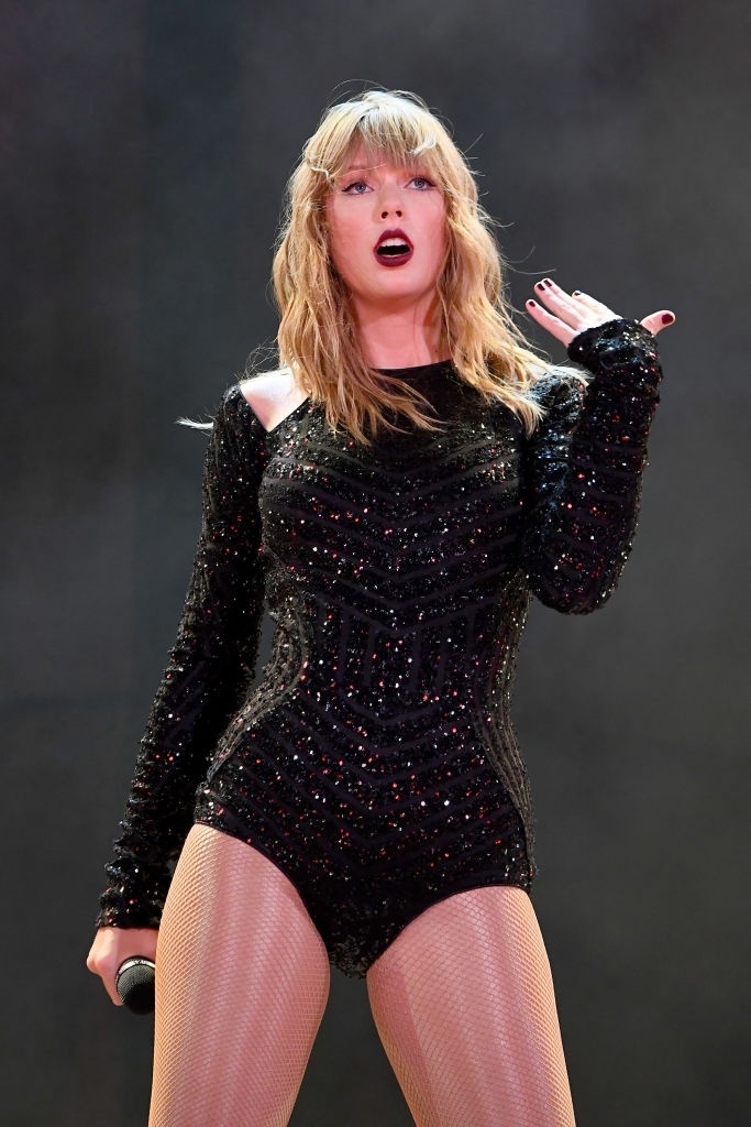 Taylor Swift khoe dang voi bodysuit anh 10