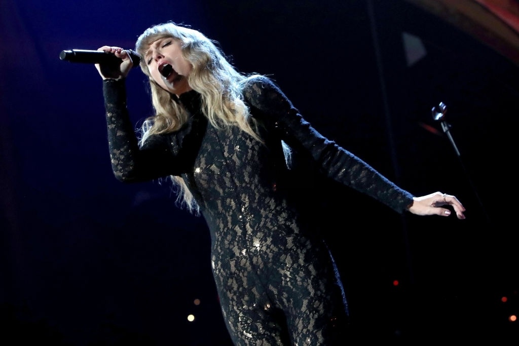 Taylor Swift khoe dang voi bodysuit anh 5