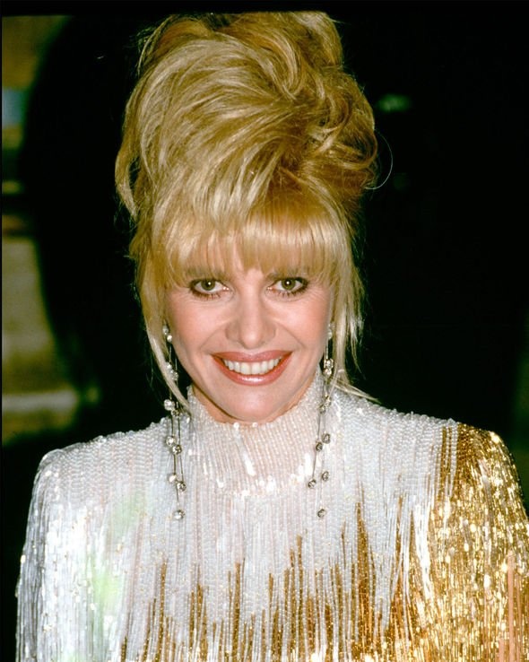 những ngôi sao mặc lại quần áo của mẹ ảnh 11 nhung ngoi sao mac lai quan ao cua me anh 11