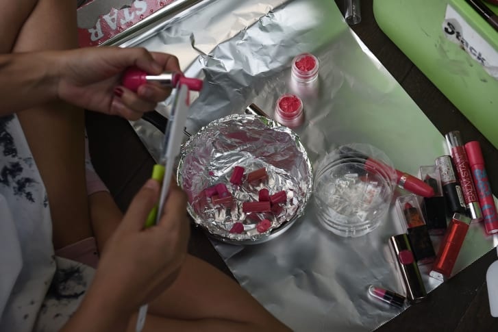 Khi các nữ tù nhân trang điểm ảnh 3 Khi cac nu tu nhan trang diem anh 3