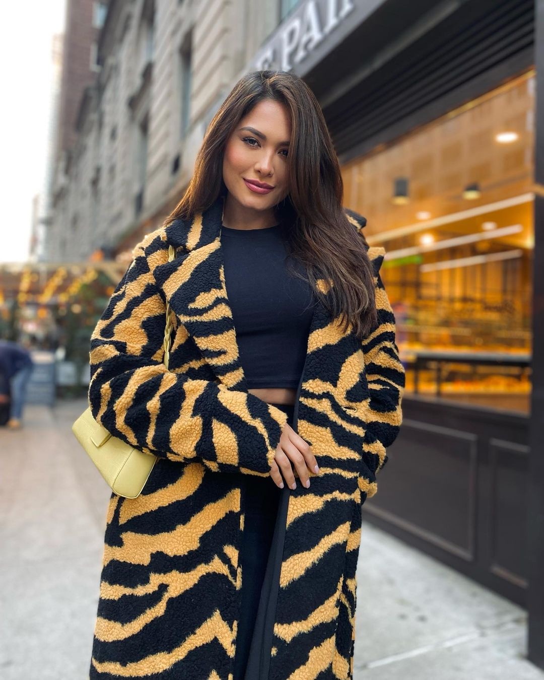 Voc dang cua hoa hau cao 1, 8 m anh 17