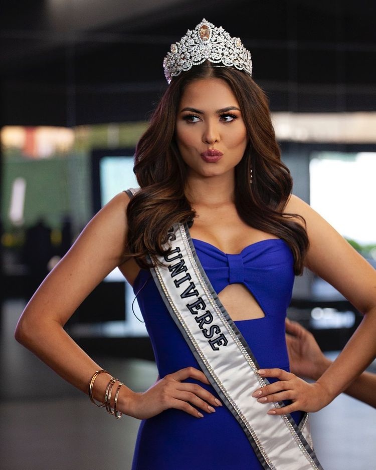 Voc dang cua hoa hau cao 1, 8 m anh 4