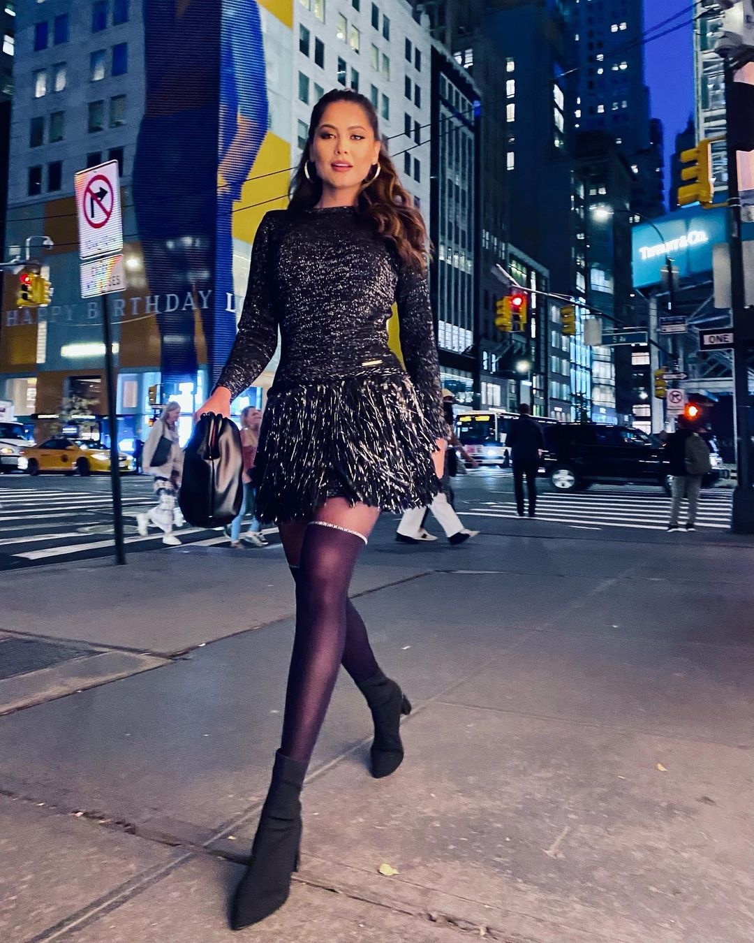 Voc dang cua hoa hau cao 1, 8 m anh 10