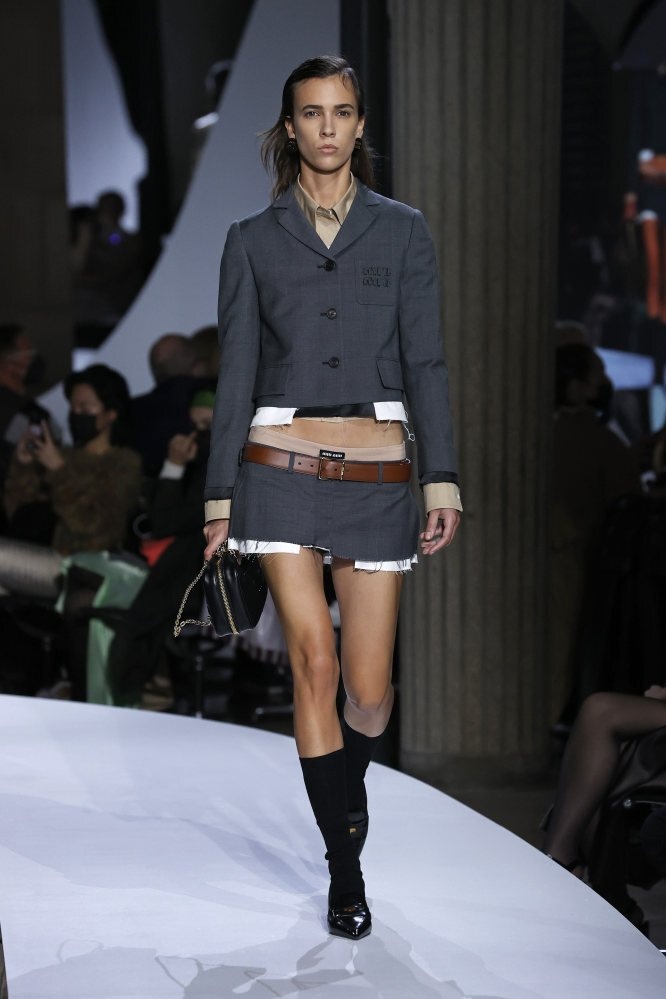 Mot vay ngan tro lai anh 2