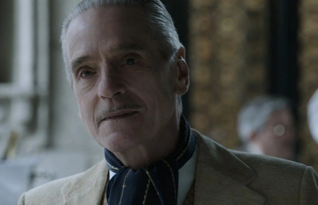 Phia sau bo suit trong phim 'House of Gucci' anh 3