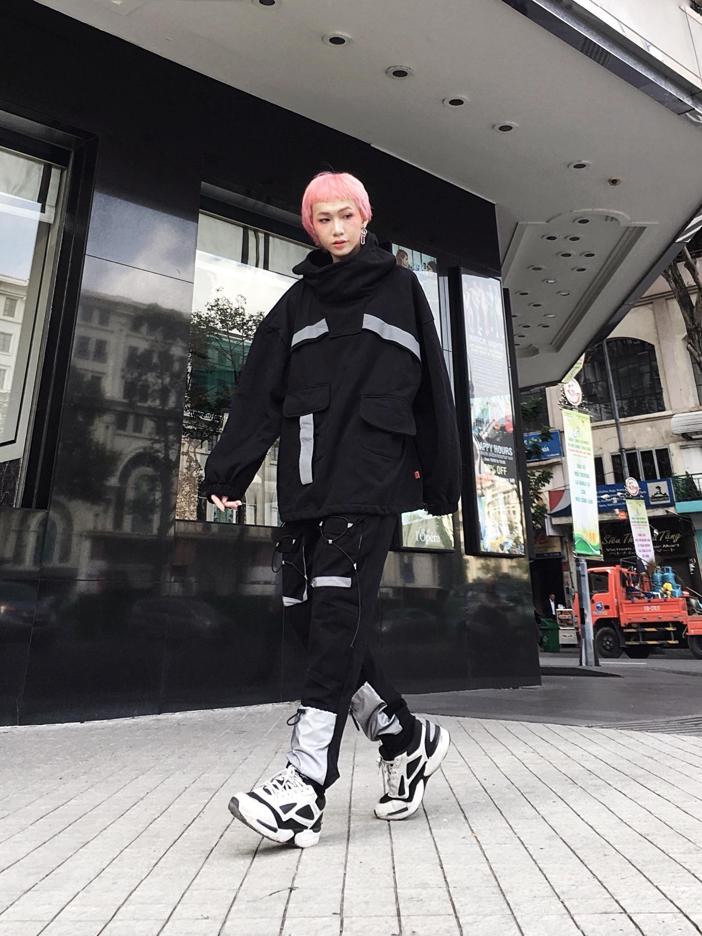 Thế hệ người mẫu trẻ thờ ơ với Black Friday ảnh 1 The he nguoi mau tre tho o voi Black Friday anh 1