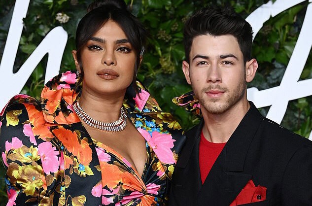 Vo chong Priyanka Chopra - Nick Jonas va dan sao tren tham do hinh anh