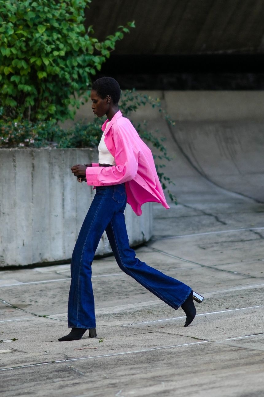Quần ống loe thay thế skinny jeans ảnh 1 Quan ong loe thay the skinny jeans anh 1