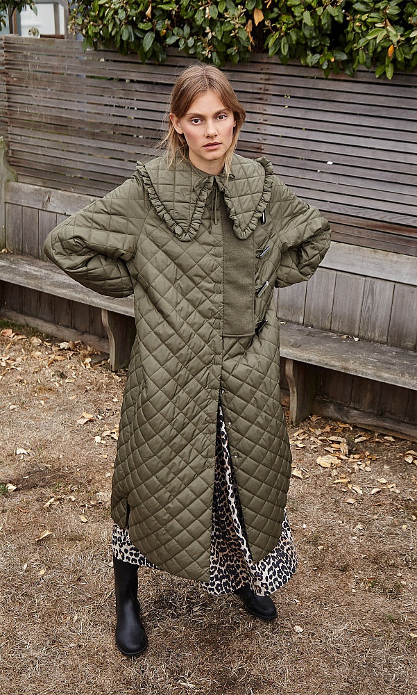 Mot mac ao khoac chan bong anh 9