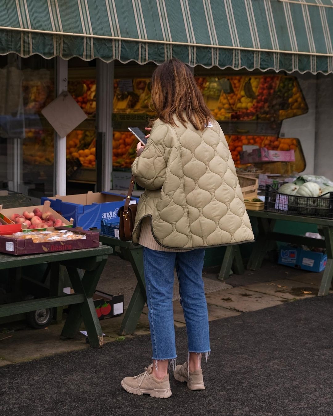 Mot mac ao khoac chan bong anh 6