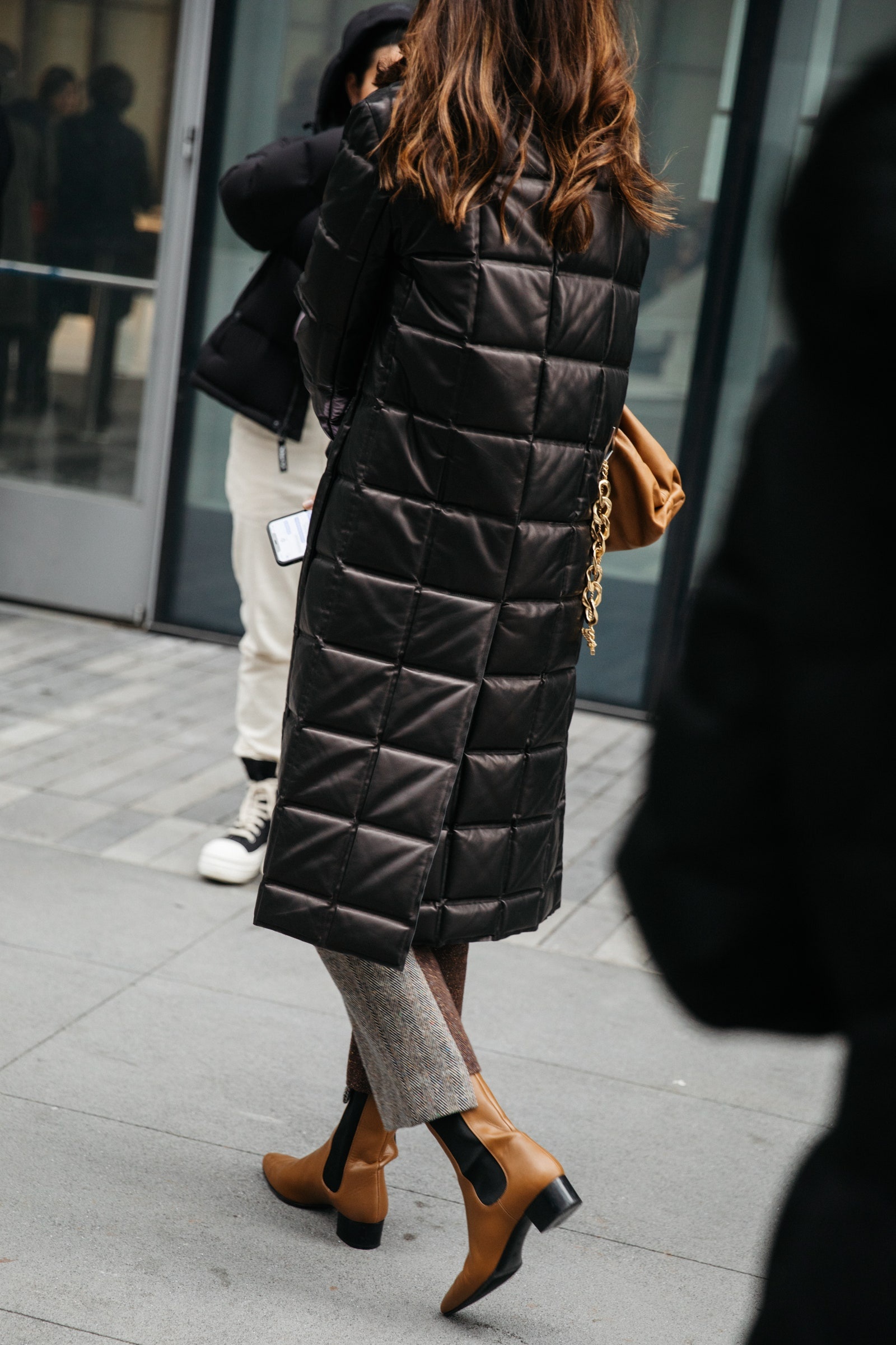 Mot mac ao khoac chan bong anh 14