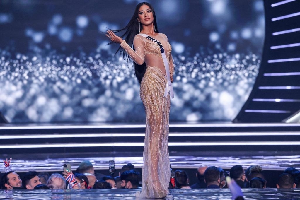 Kim Duyen mac vay banh tet tai Ban ket Miss Universe 2021 anh 3