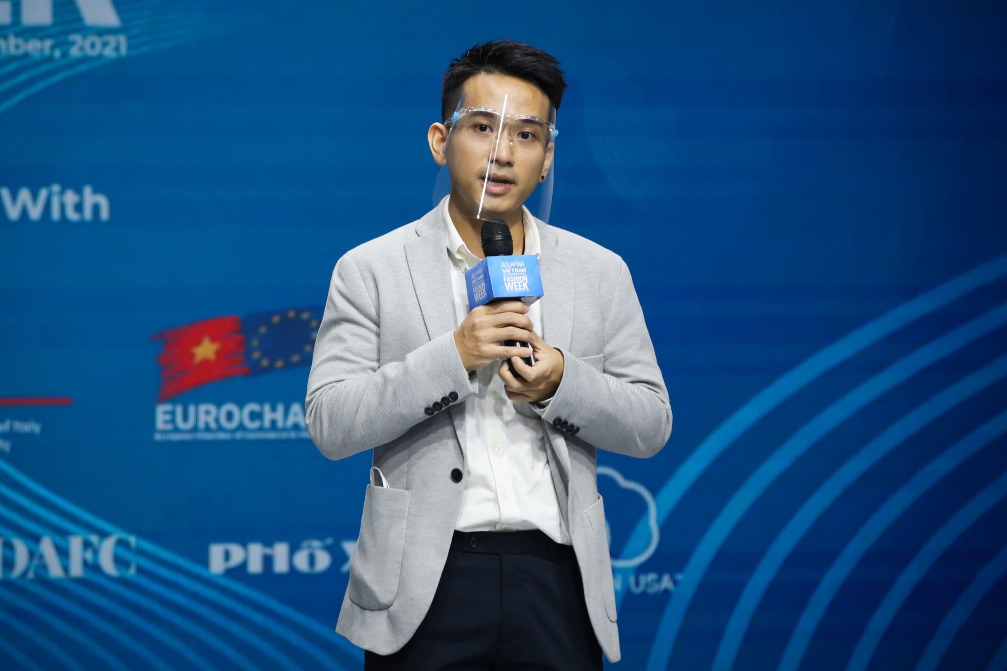 Aquafina Tuan le Thoi trang Quoc te Viet Nam 2021 anh 8