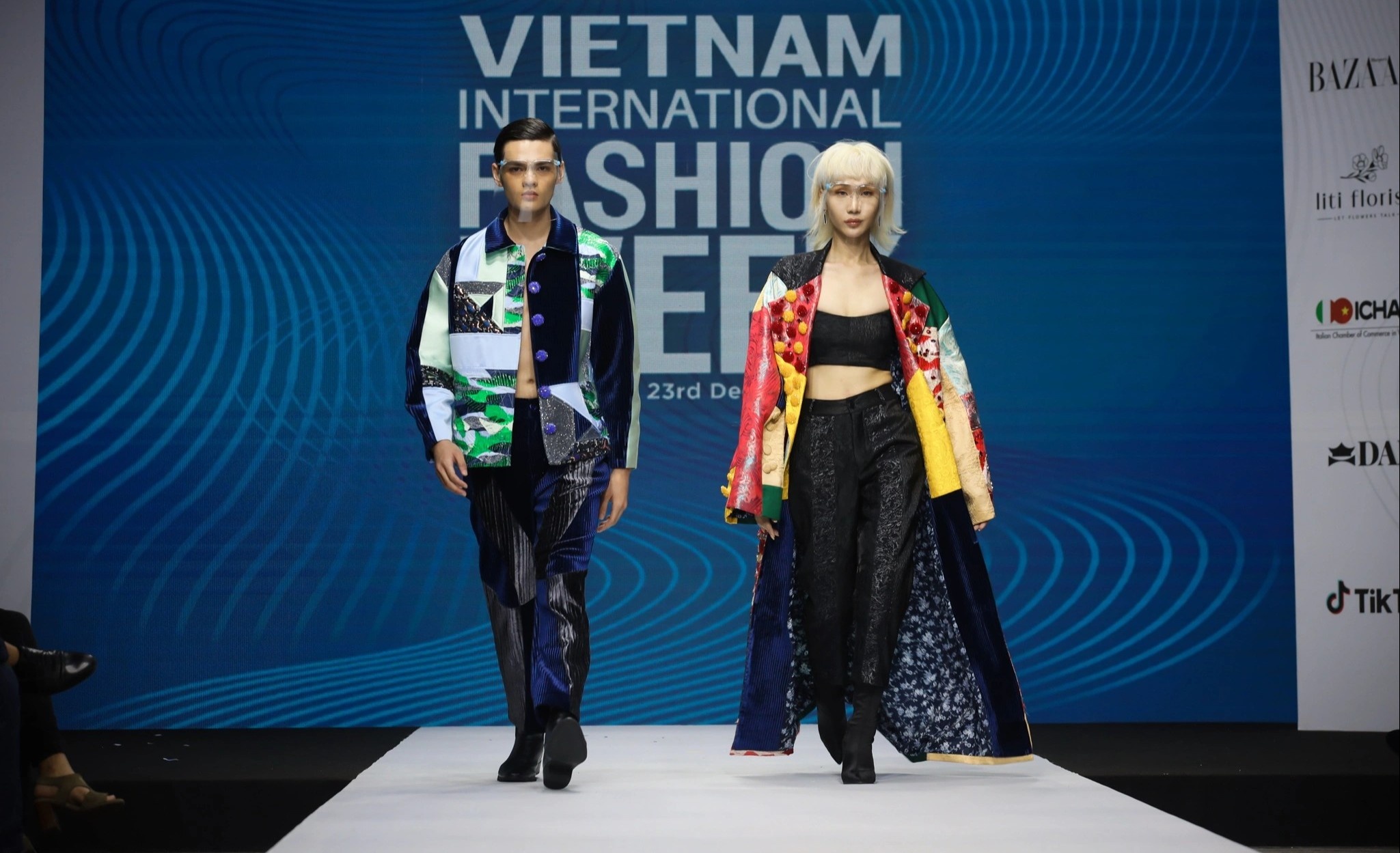 Aquafina Tuan le Thoi trang Quoc te Viet Nam 2021 anh 11