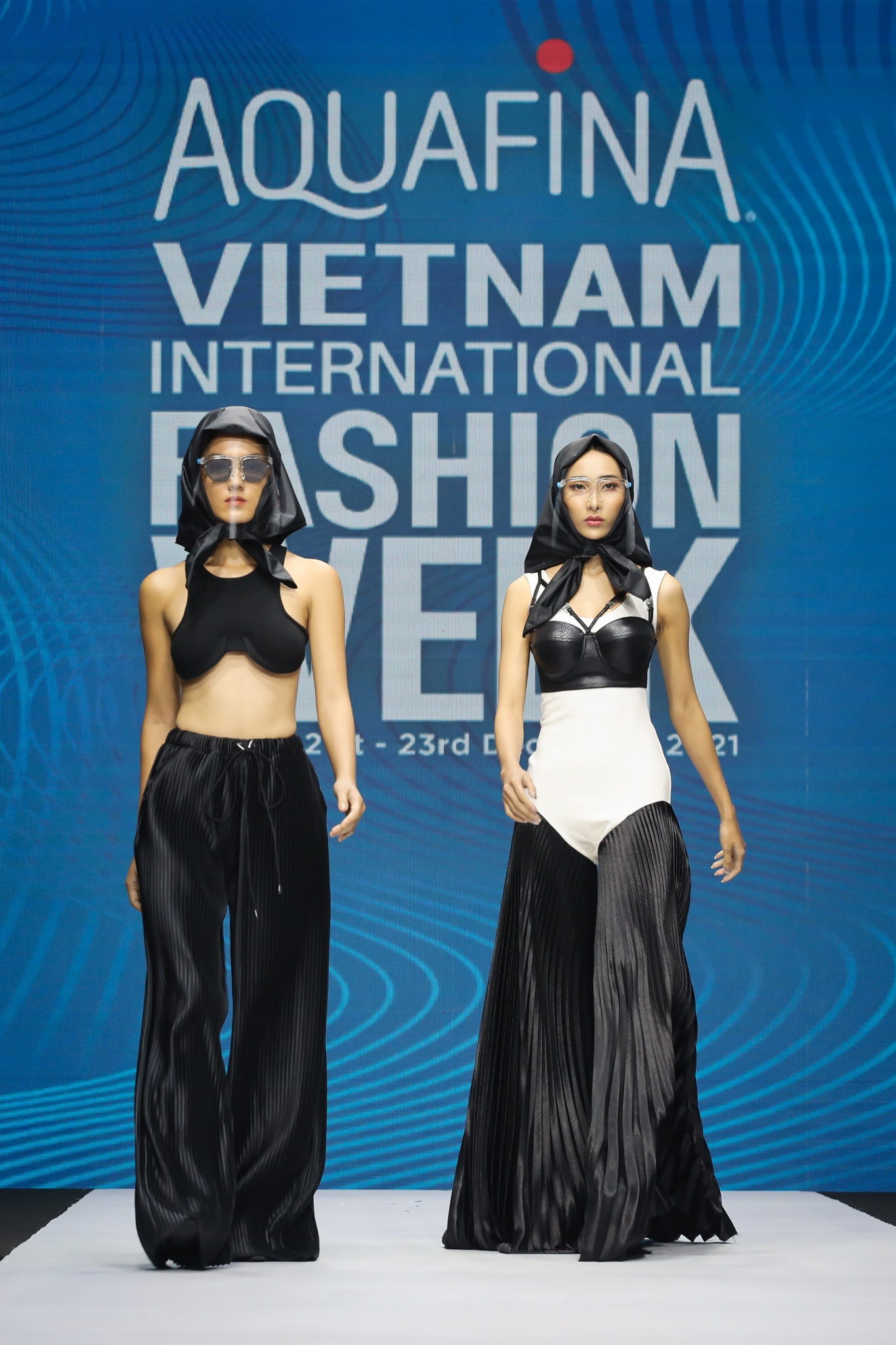 Aquafina Tuan le Thoi trang Quoc te Viet Nam 2021 anh 13