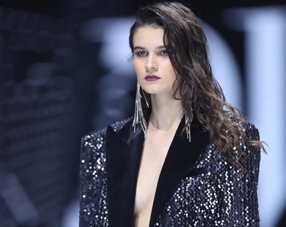 Mau Tay dien o Tuan le Thoi trang Viet Nam hinh anh