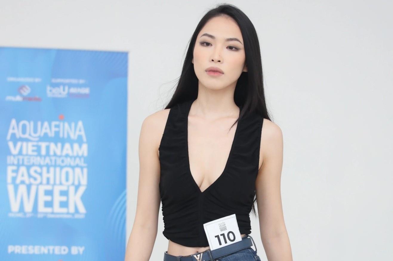 Nguoi mau tim kiem co hoi tro lai san dien sau dich hinh anh