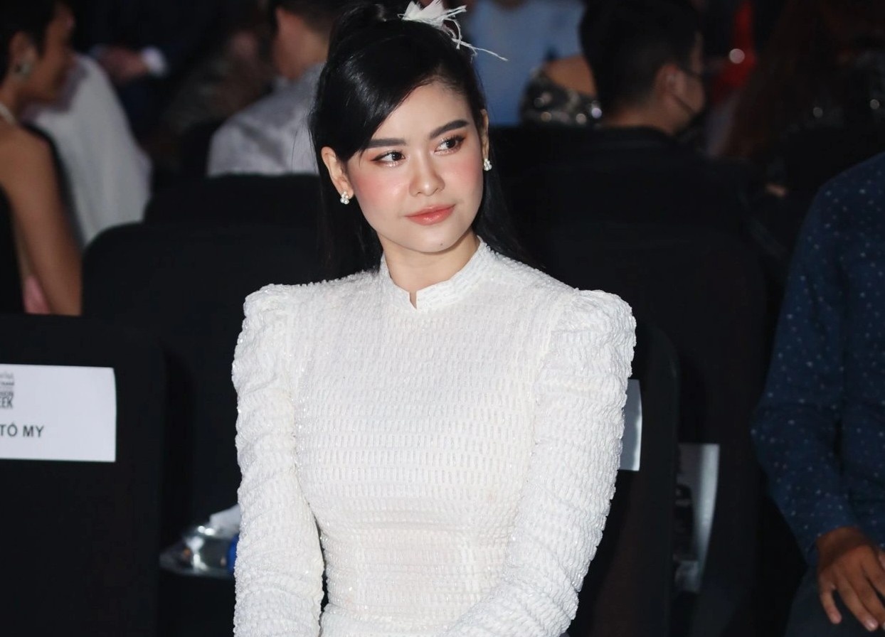 Truong Quynh Anh va dan nghe si ngoi vi tri VIP o show thoi trang hinh anh