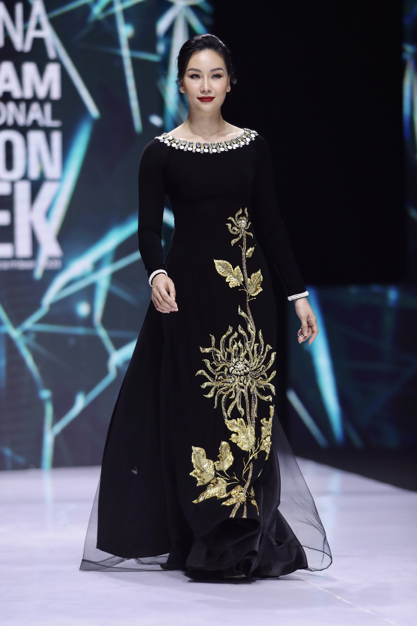 Aquafina Tuần lễ Thời trang Quốc tế Việt Nam ảnh 17 Aquafina Tuan le Thoi trang Quoc te Viet Nam anh 17