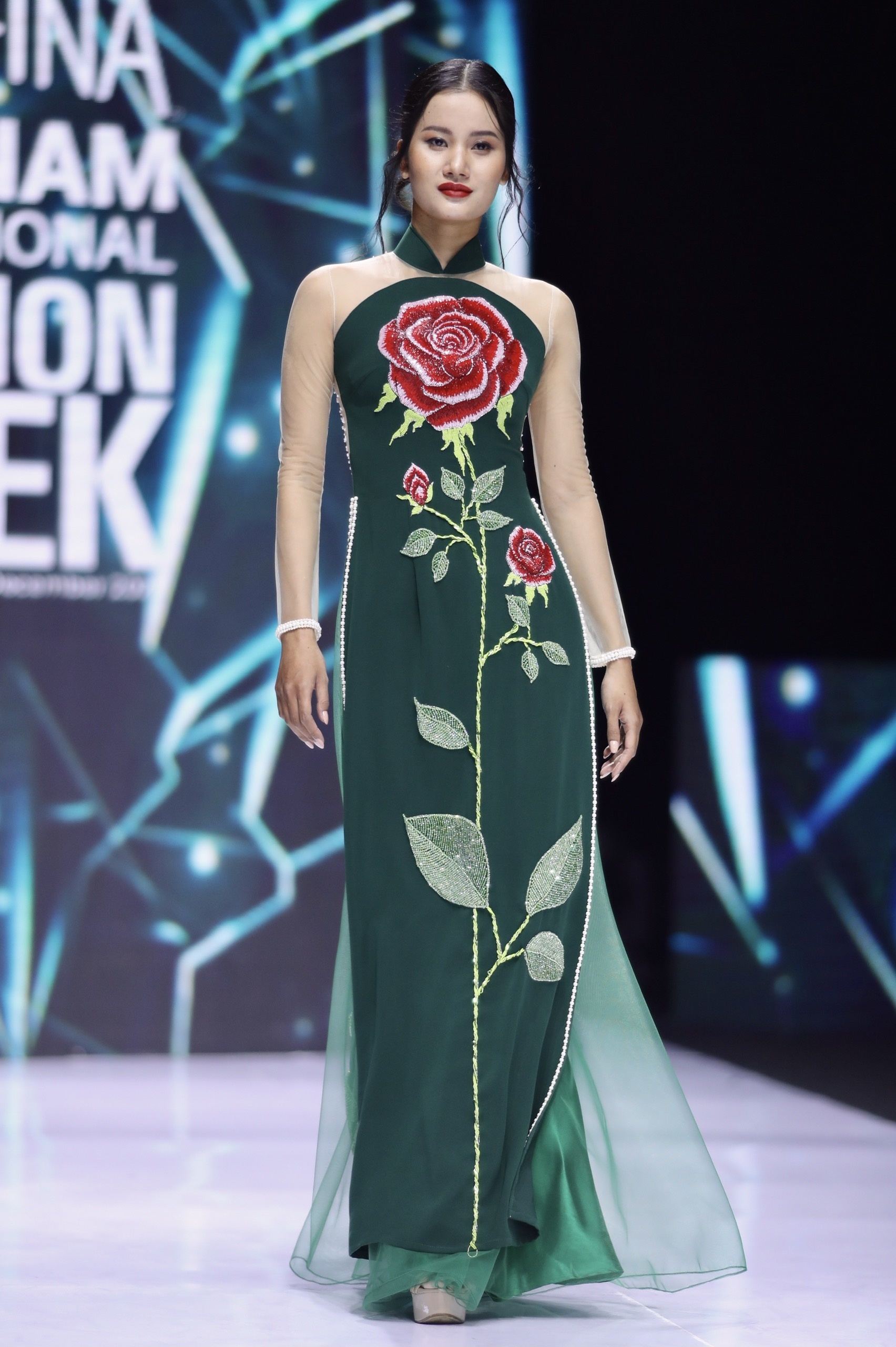 Aquafina Tuần lễ Thời trang Quốc tế Việt Nam ảnh 19 Aquafina Tuan le Thoi trang Quoc te Viet Nam anh 19