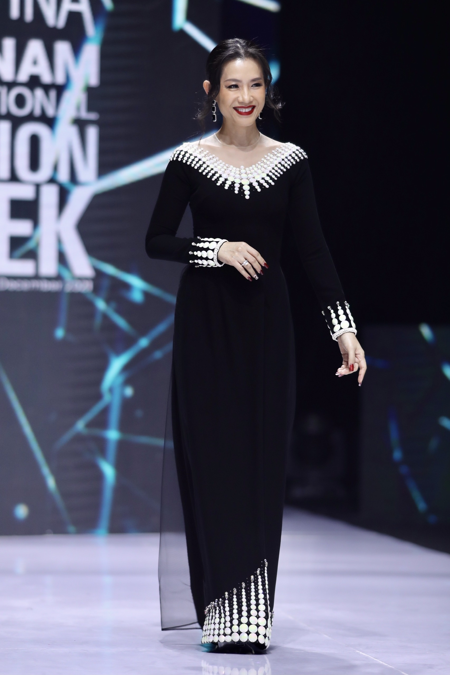 Aquafina Tuần lễ Thời trang Quốc tế Việt Nam ảnh 14 Aquafina Tuan le Thoi trang Quoc te Viet Nam anh 14