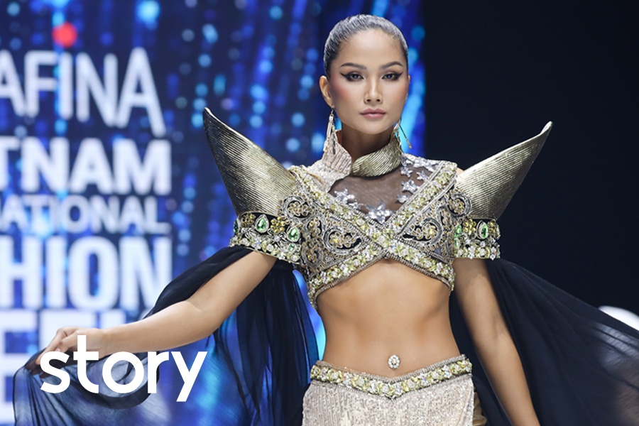 Dang sau show dien ket man Tuan le Thoi trang Viet Nam hinh anh