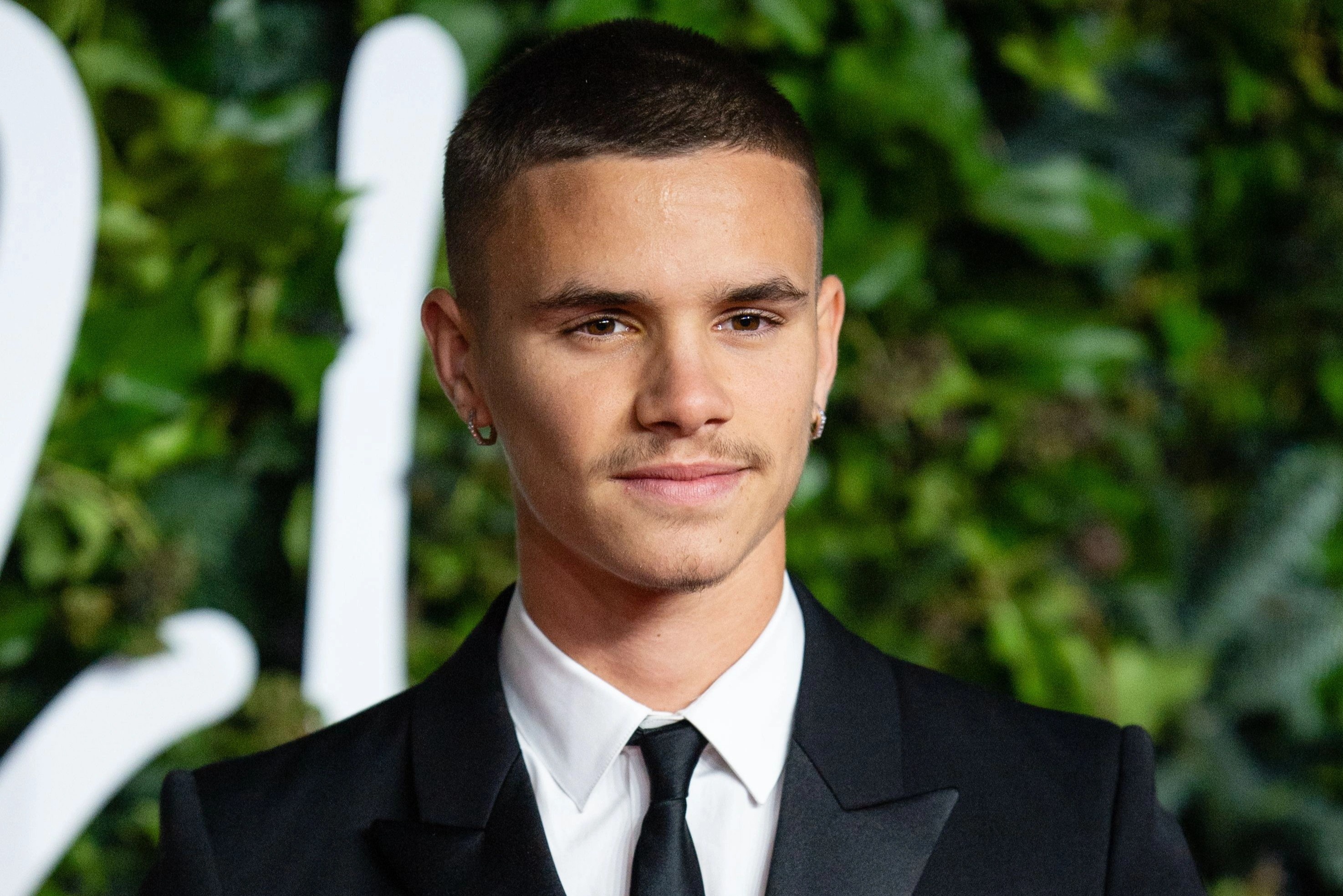 Y nghia hinh xam moi cua Romeo Beckham hinh anh