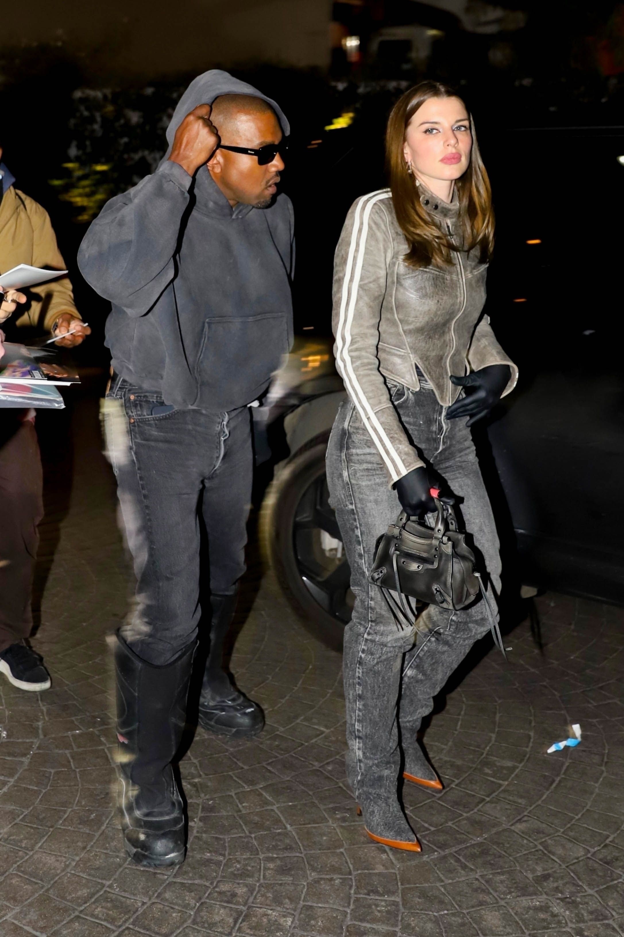 Bạn gái Kanye West chuộng mốt quần cạp trễ ảnh 7 Ban gai Kanye West chuong mot quan cap tre anh 7