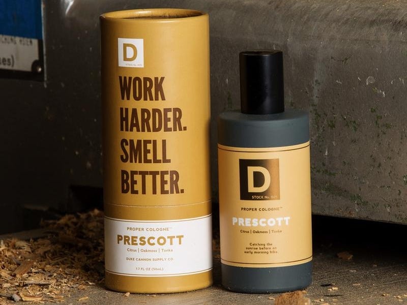 Chai nuoc hoa co mui huong nam tinh anh 2