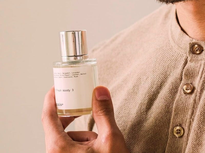 Chai nuoc hoa co mui huong nam tinh anh 1