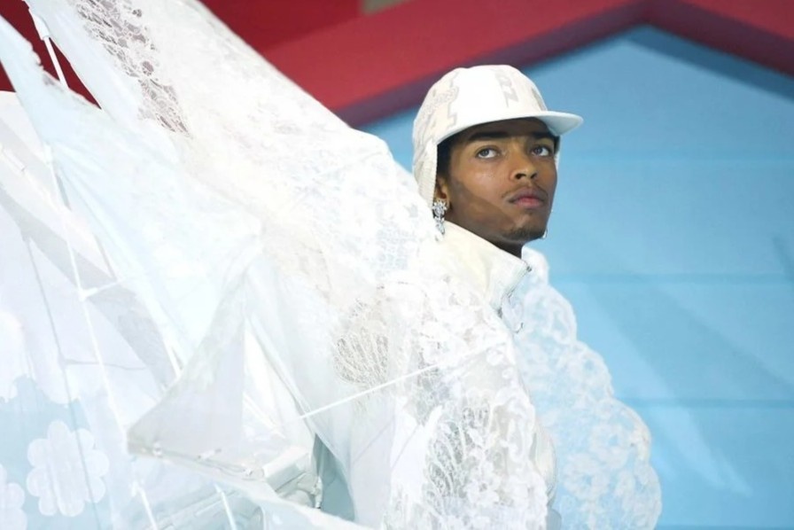 Thiet ke cuoi cung cua Virgil Abloh hinh anh