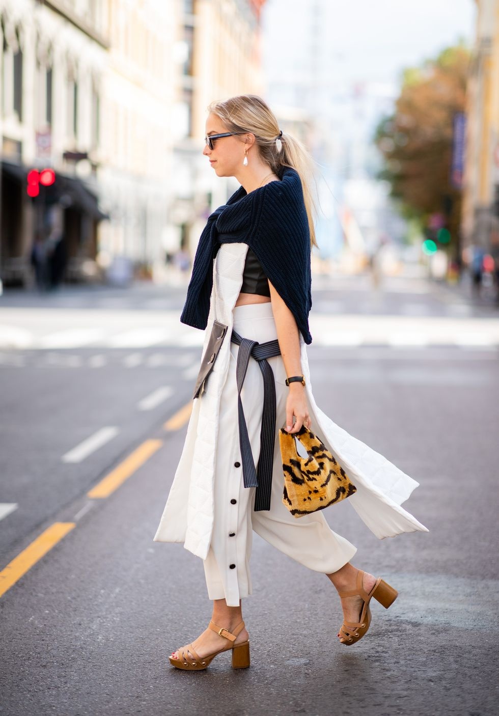 Trang phuc cua nam 2022 anh 9