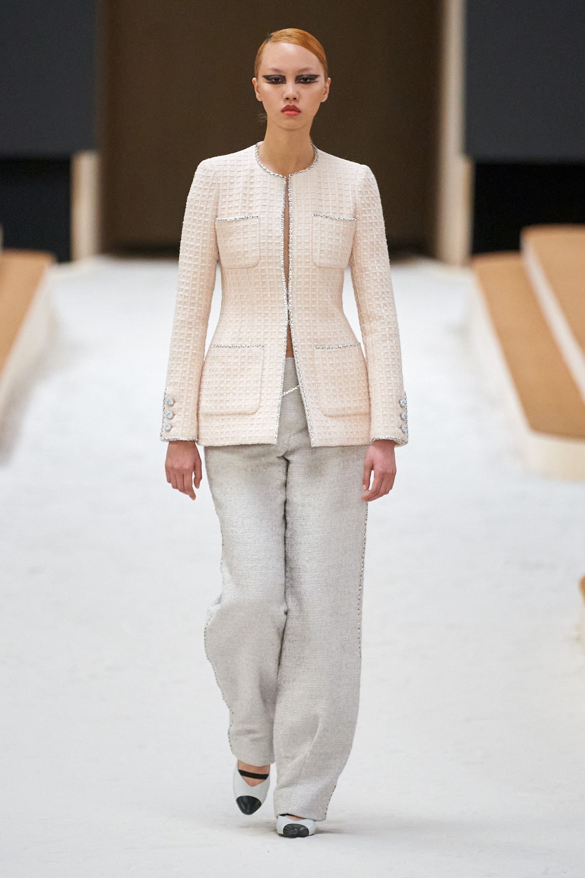 Công chúa Monaco cưỡi ngựa mở màn show thời trang ảnh 20 Cong chua Monaco cuoi ngua mo man show thoi trang anh 20