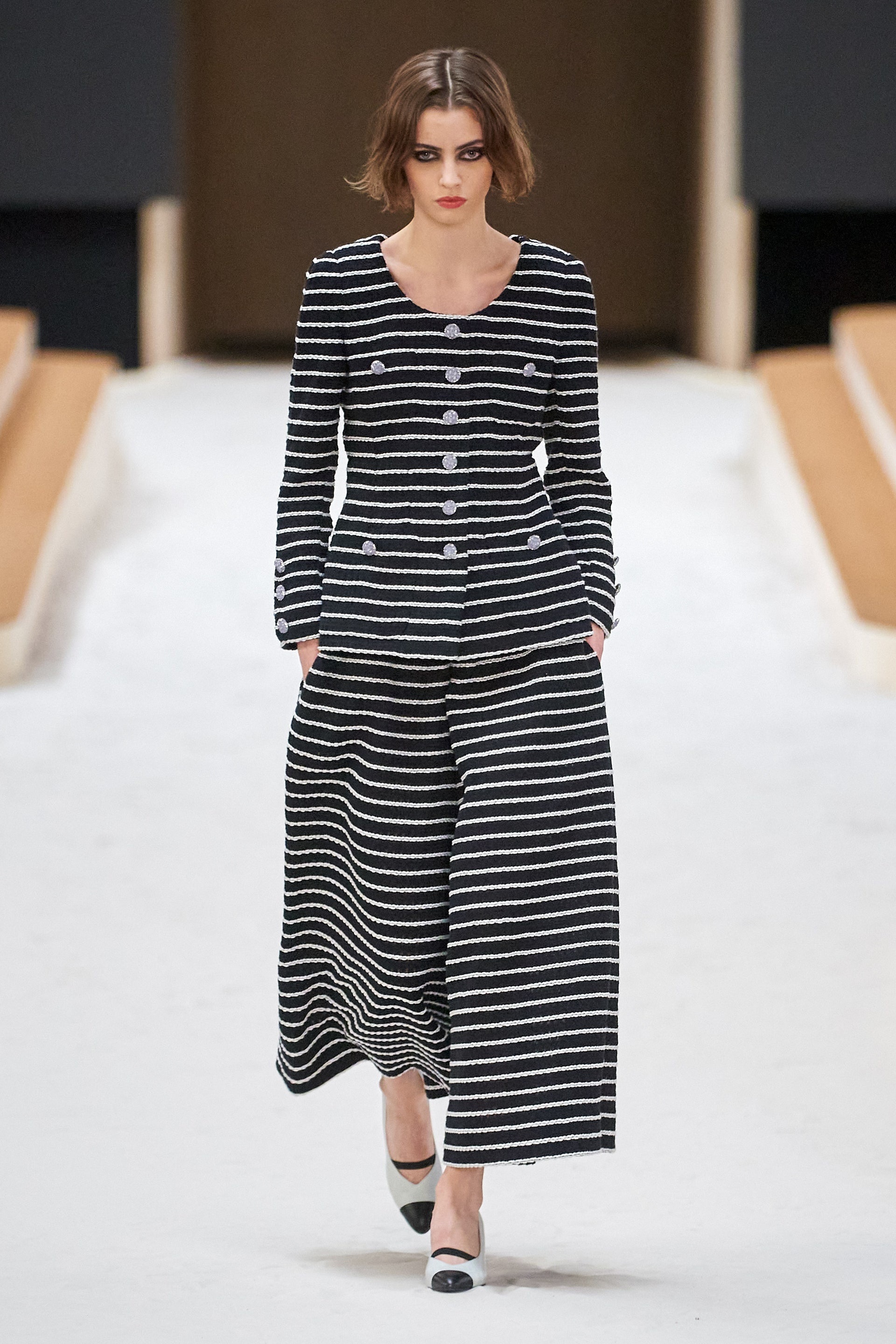 Công chúa Monaco cưỡi ngựa mở màn show thời trang ảnh 17 Cong chua Monaco cuoi ngua mo man show thoi trang anh 17