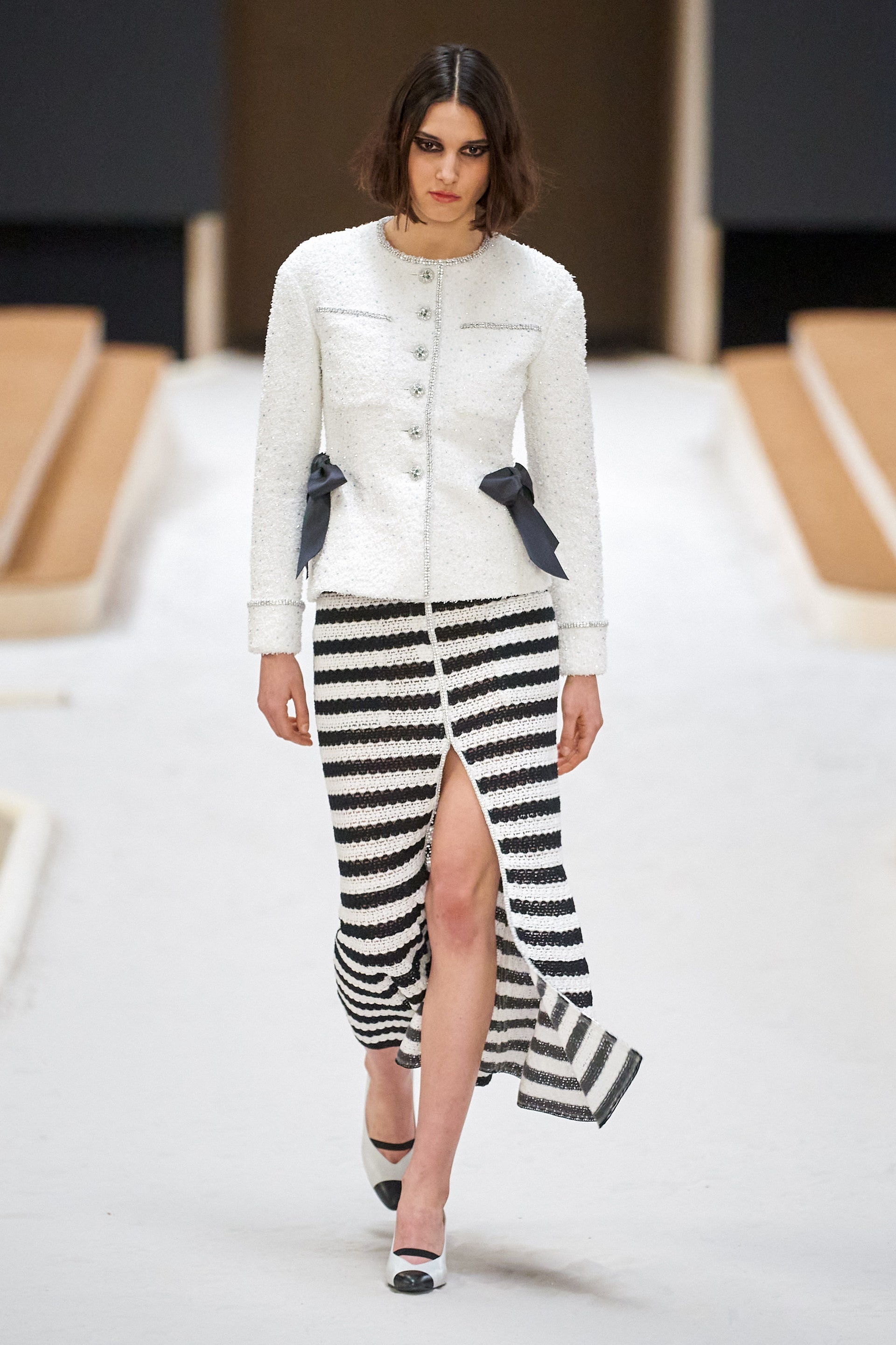 Công chúa Monaco cưỡi ngựa mở màn show thời trang ảnh 4 Cong chua Monaco cuoi ngua mo man show thoi trang anh 4