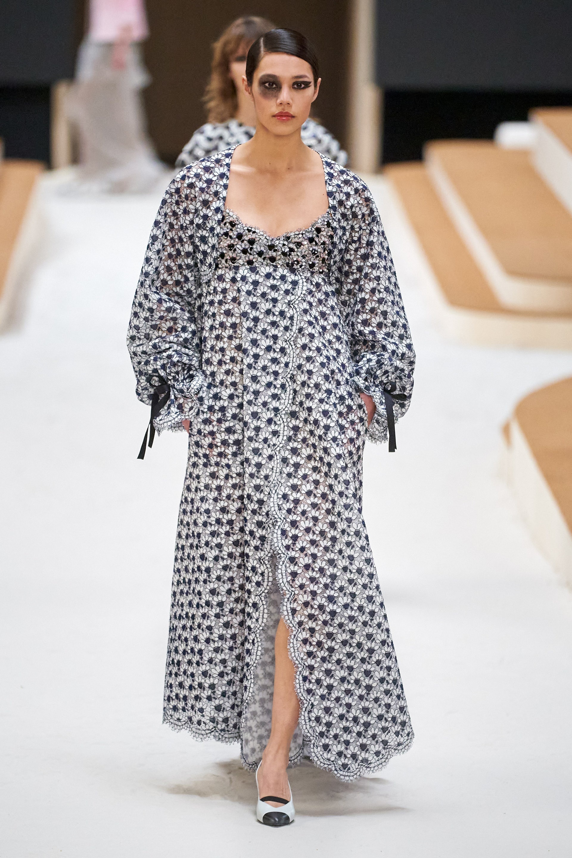 Công chúa Monaco cưỡi ngựa mở màn show thời trang ảnh 14 Cong chua Monaco cuoi ngua mo man show thoi trang anh 14