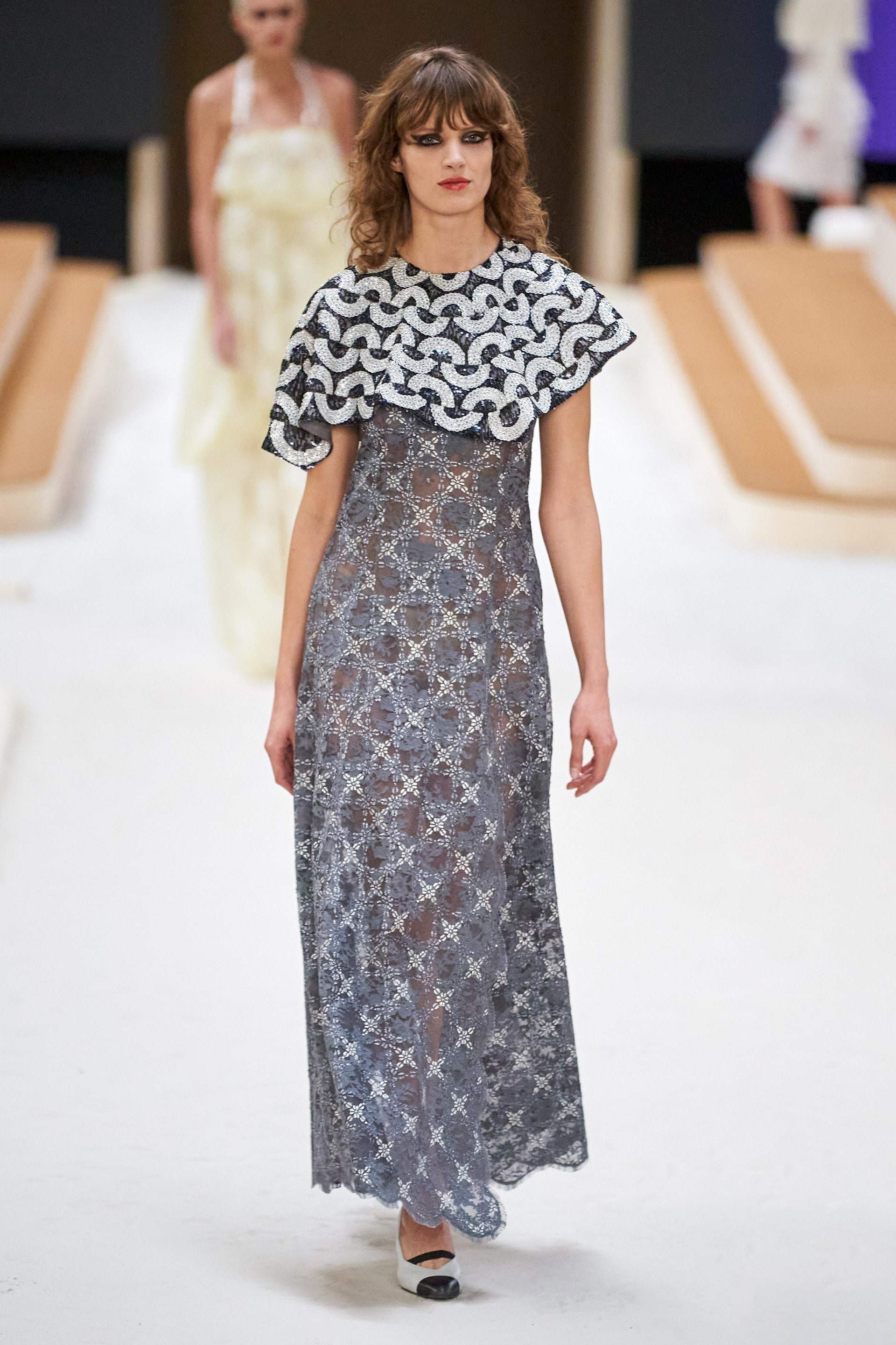 Công chúa Monaco cưỡi ngựa mở màn show thời trang ảnh 7 Cong chua Monaco cuoi ngua mo man show thoi trang anh 7