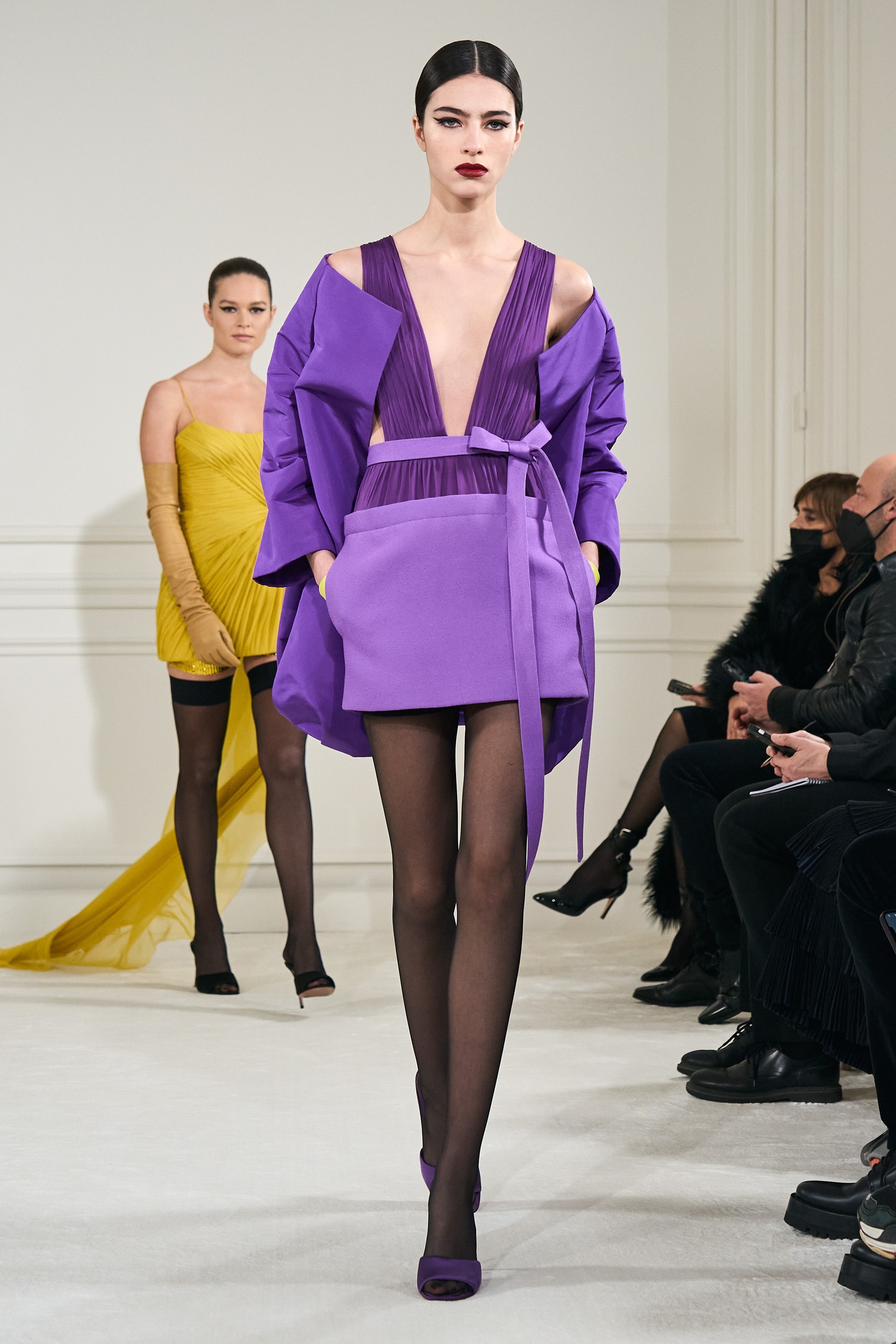 Show dien thoi trang pha vo quy uoc anh 23