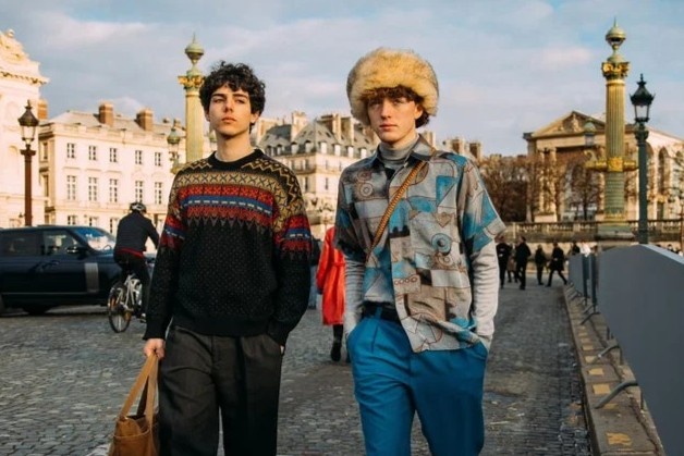 Kieu trang phuc duoc dan ong Phap ua chuong hinh anh