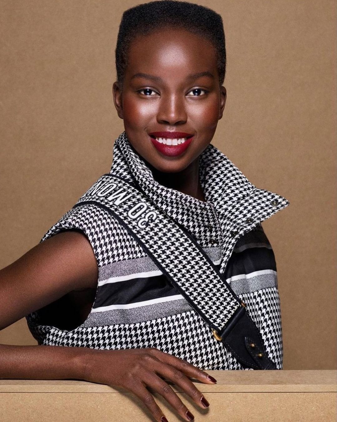 Nguoi mau Australia chinh phuc thoi trang cao cap anh 2