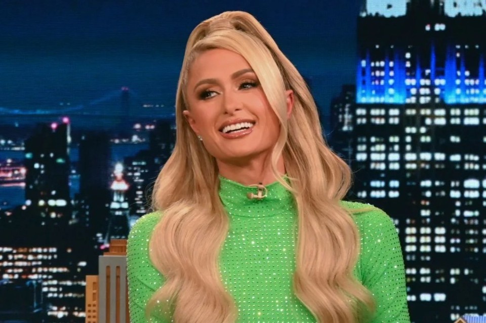 Paris Hilton gap su co trang phuc hinh anh