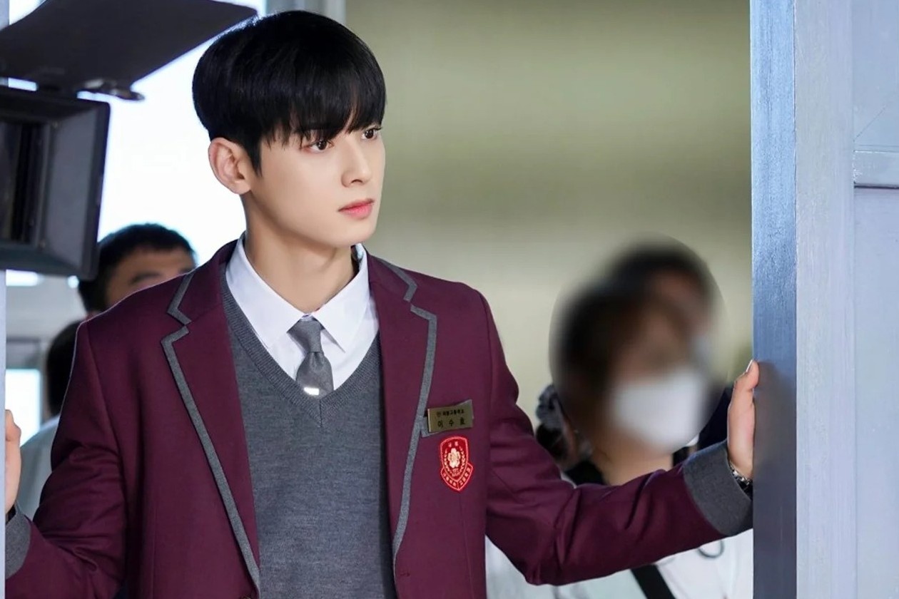 Dau hoi ve tac dung cua dong phuc voi hoc sinh hinh anh