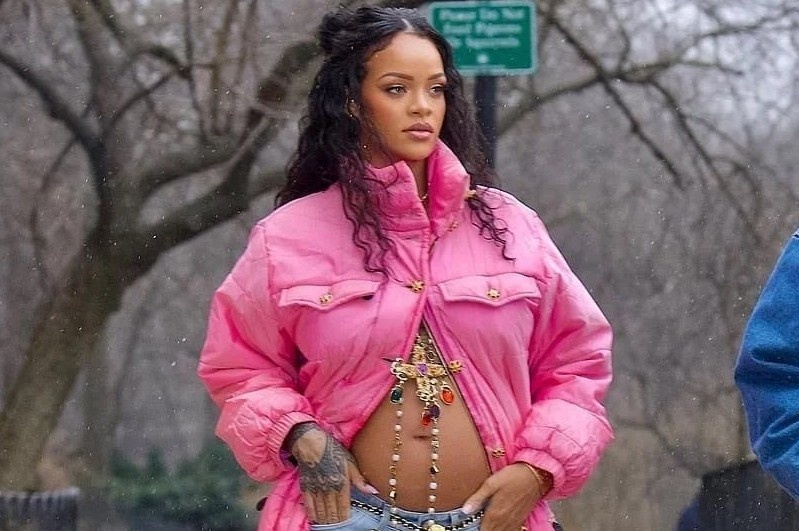 Trang suc khi mang bau cua Rihanna hinh anh