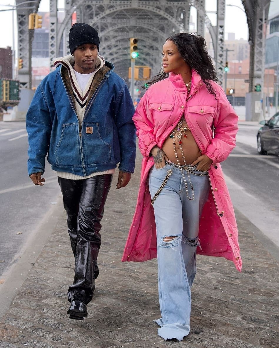 Mẫu trang sức Rihanna đeo khi mang bầu ảnh 1 Mau trang suc Rihanna deo khi mang bau anh 1